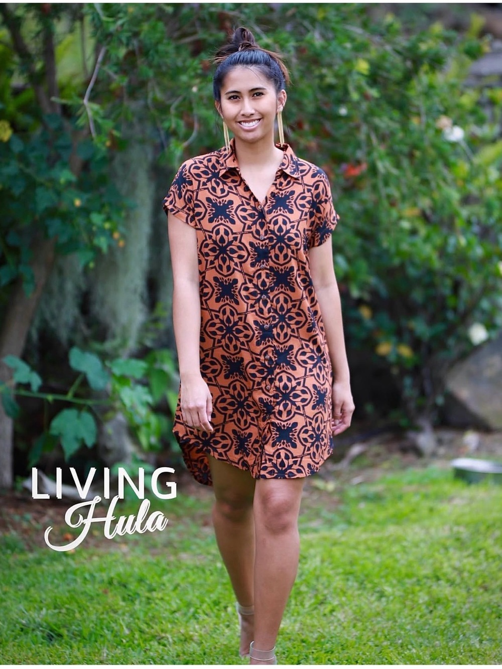 Living Hula Short Button-Down Tunic Dress in Rust & Black